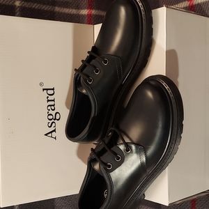 Women's black shoes